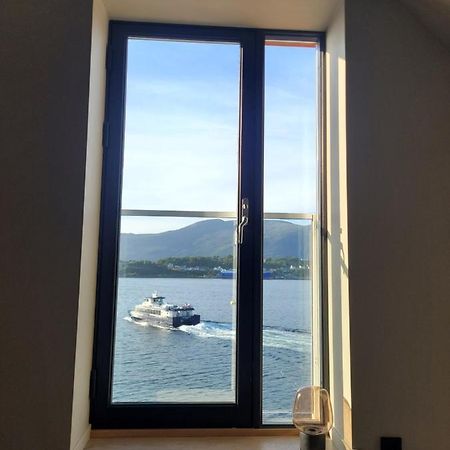 Single Elegant Room I Sentrum- Sea View Ålesund Buitenkant foto