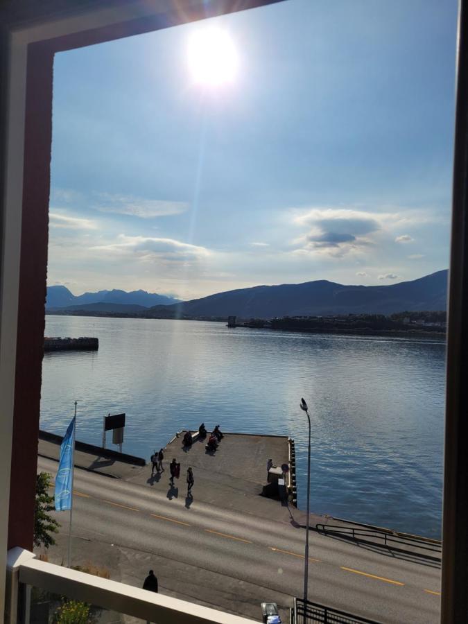 Single Elegant Room I Sentrum- Sea View Ålesund Buitenkant foto
