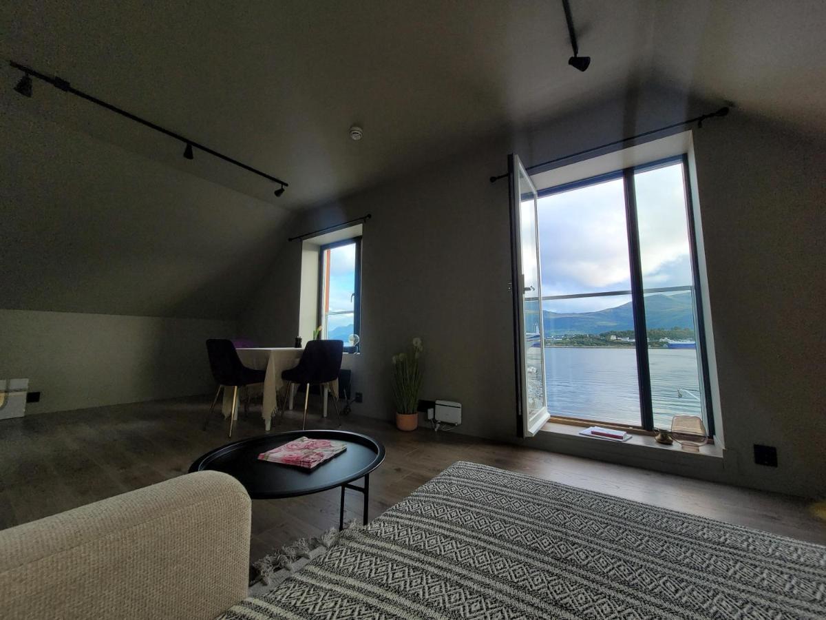 Single Elegant Room I Sentrum- Sea View Ålesund Buitenkant foto