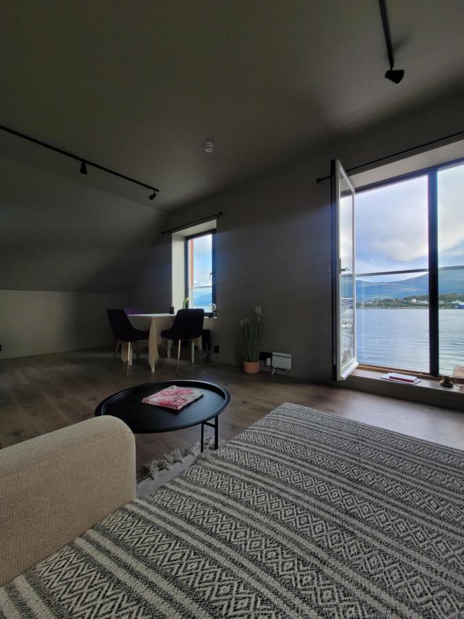 Single Elegant Room I Sentrum- Sea View Ålesund Buitenkant foto