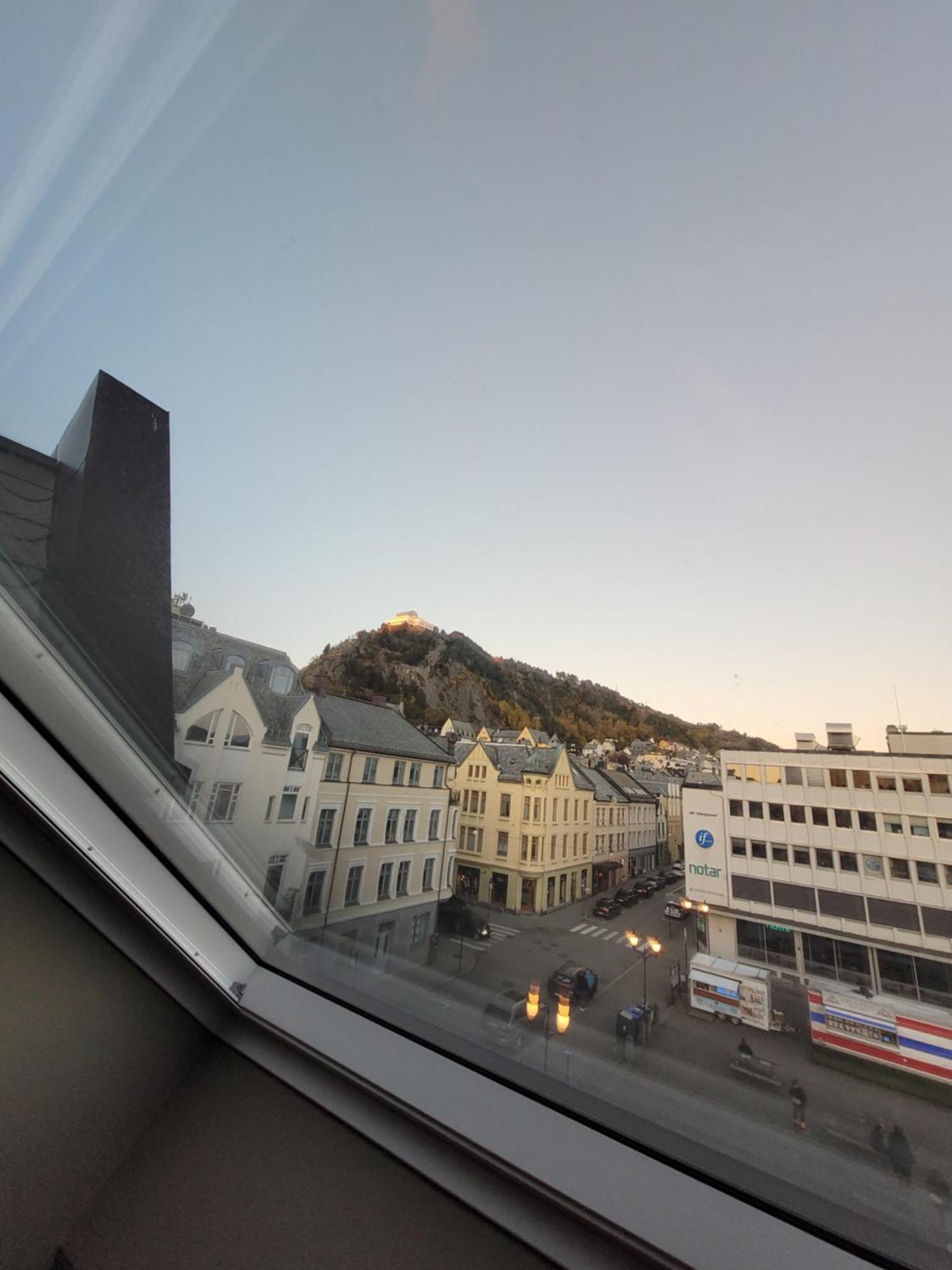 Single Elegant Room I Sentrum- Sea View Ålesund Buitenkant foto